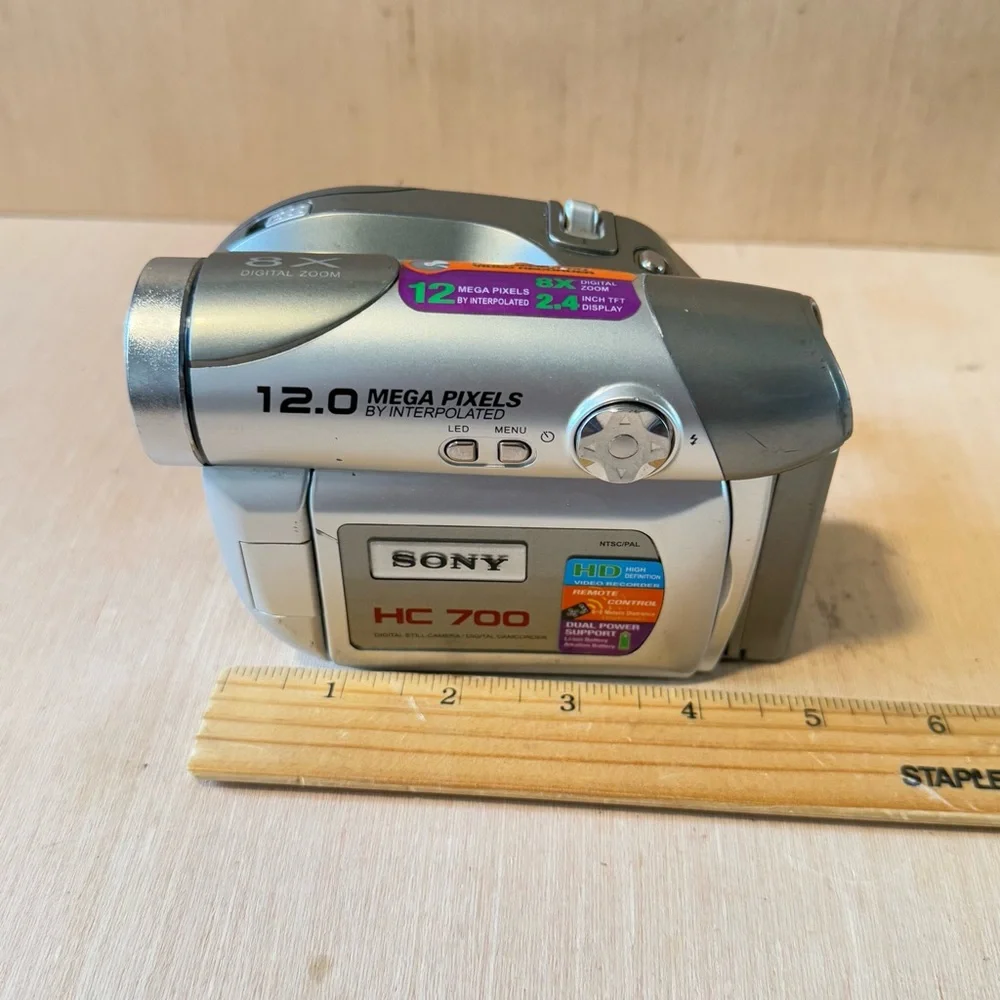 Sony HC-700 12.0 Mega Pixels by Interpolated Digital Camcorder “UNTESTED”AS IS.